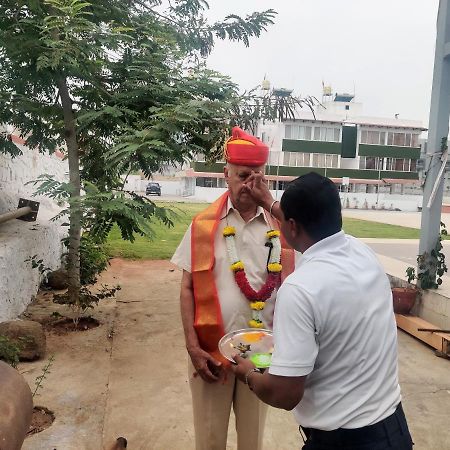 Pune Airport Eon Barclays Kharadi Luxe15 Suites Work Desks Exterior photo